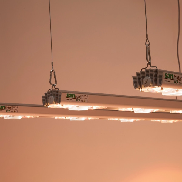 LED Лампа за растеж и цъфтеж SANlight S4W 140W